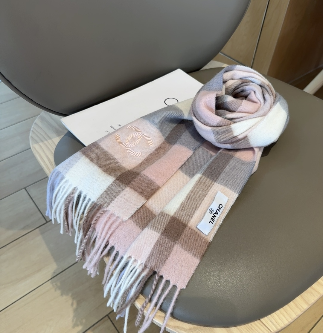 【▪Chanel · 香奈儿难得一见的温柔配色，超级迷恋❗️气质低调恬静又不失优雅❗️】重点推荐❗️高级