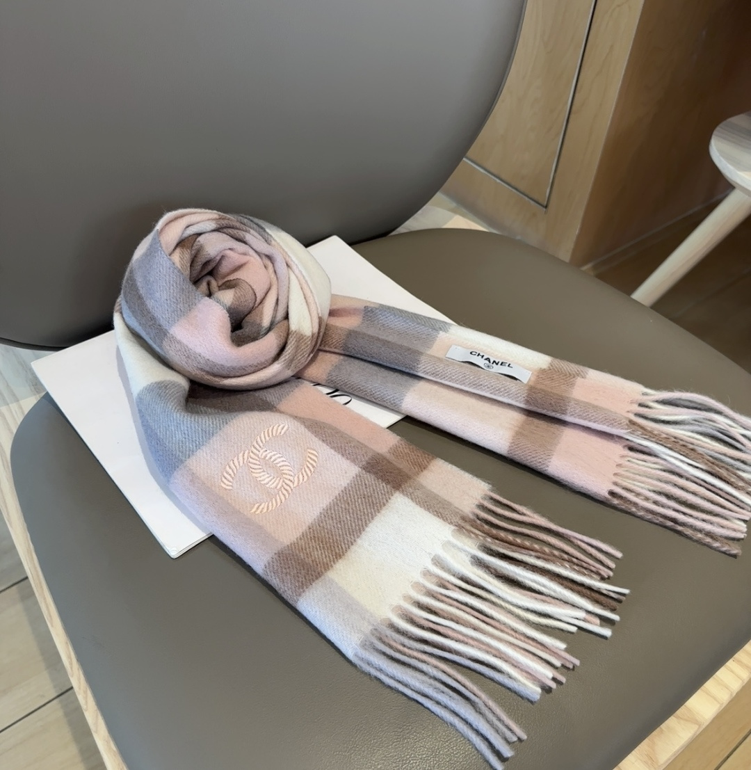 【▪Chanel · 香奈儿难得一见的温柔配色，超级迷恋❗️气质低调恬静又不失优雅❗️】重点推荐❗️高级
