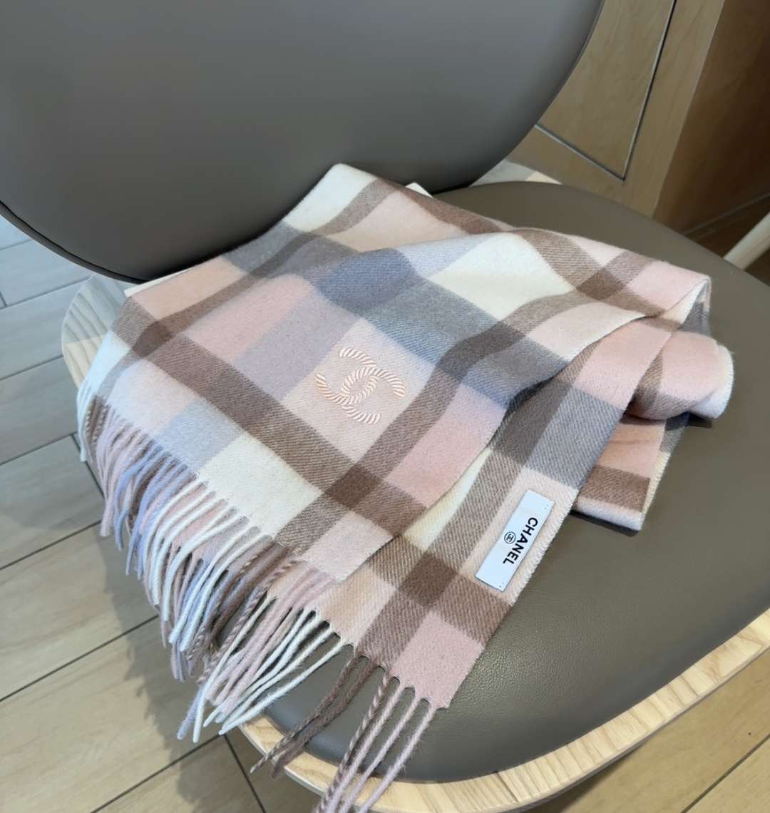 【▪Chanel · 香奈儿难得一见的温柔配色，超级迷恋❗️气质低调恬静又不失优雅❗️】重点推荐❗️高级