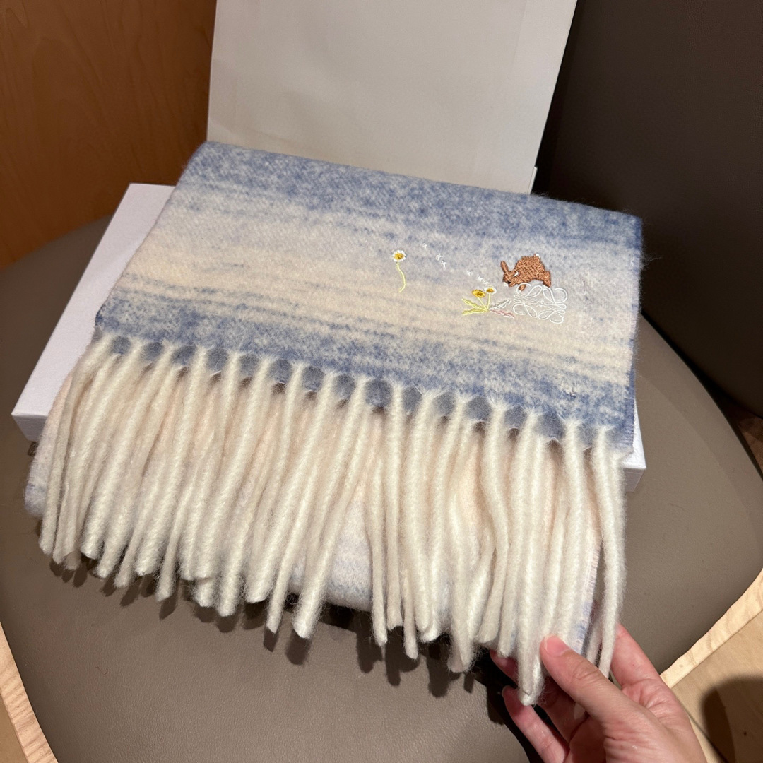 罗意威超美新款渐变马海毛围巾！超级推荐入手！】质感好货！主打的马海毛围巾~据说超难买哦！！打了好多次版！