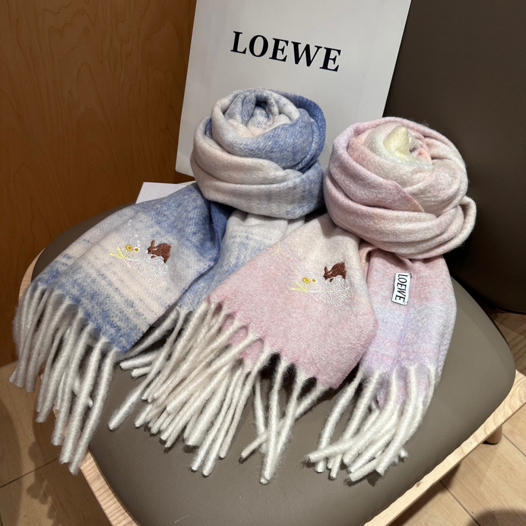 罗意威超美新款渐变马海毛围巾！超级推荐入手！】质感好货！主打的马海毛围巾~据说超难买哦！！打了好多次版！