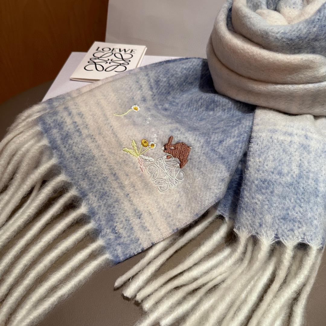 罗意威超美新款渐变马海毛围巾！超级推荐入手！】质感好货！主打的马海毛围巾~据说超难买哦！！打了好多次版！