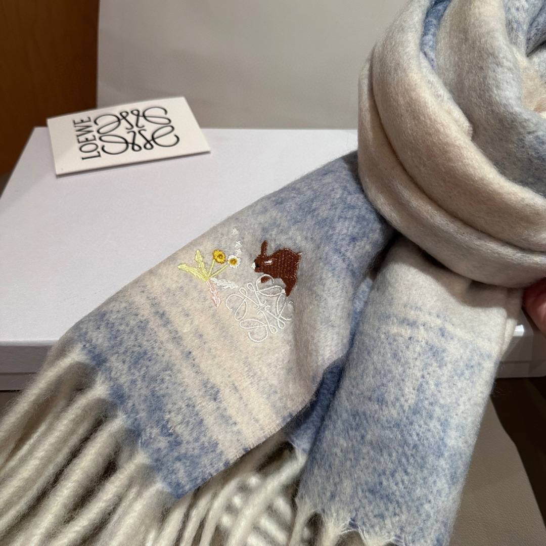 罗意威超美新款渐变马海毛围巾！超级推荐入手！】质感好货！主打的马海毛围巾~据说超难买哦！！打了好多次版！