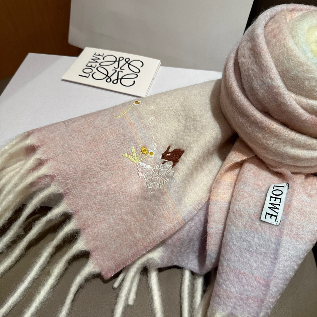 罗意威超美新款渐变马海毛围巾！超级推荐入手！】质感好货！主打的马海毛围巾~据说超难买哦！！打了好多次版！