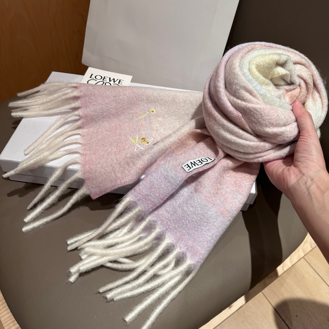 罗意威超美新款渐变马海毛围巾！超级推荐入手！】质感好货！主打的马海毛围巾~据说超难买哦！！打了好多次版！