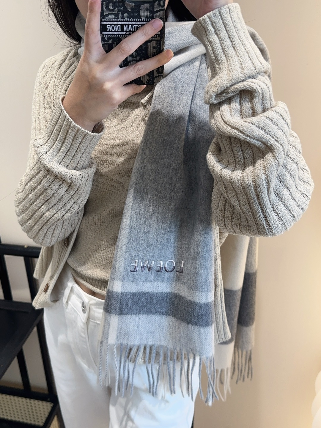 太美了😍罗意威 情侣款 美到要尖叫😱最新款🎊英伦欧美范儿 又是一款即时尚又实用的大围巾&长巾，🎆撞色的颜