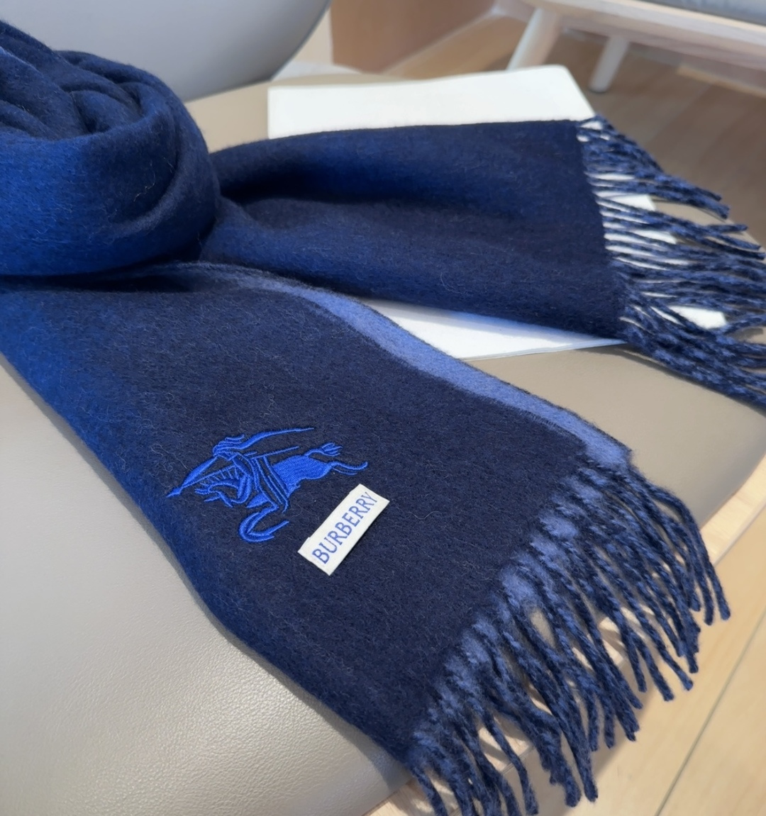 【▪️家属福利来了！！巴宝莉高端重磅围巾！】怒赞推荐，激动~！！下手绝对要快，同工艺难度大，超级无敌软糯