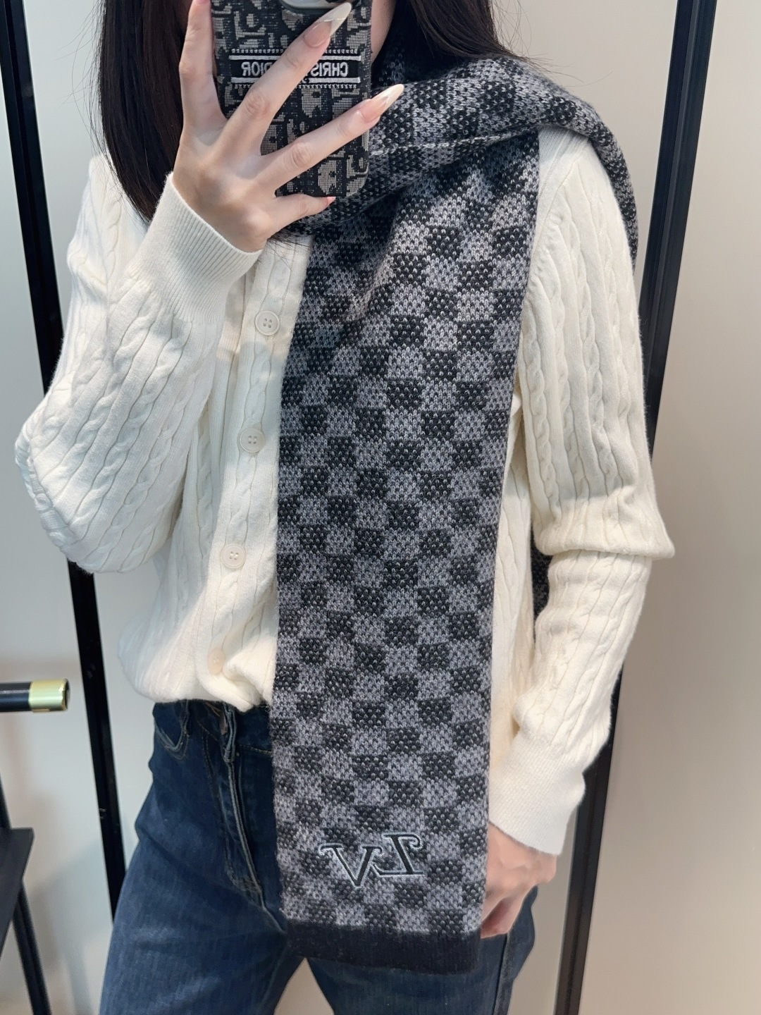 爆款上新 情侣款👍👍LV 独家牛货🐂 奢华尽在尺寸之间，高端品质‼️具有超高羊绒品质才会被此品牌青睐‼️