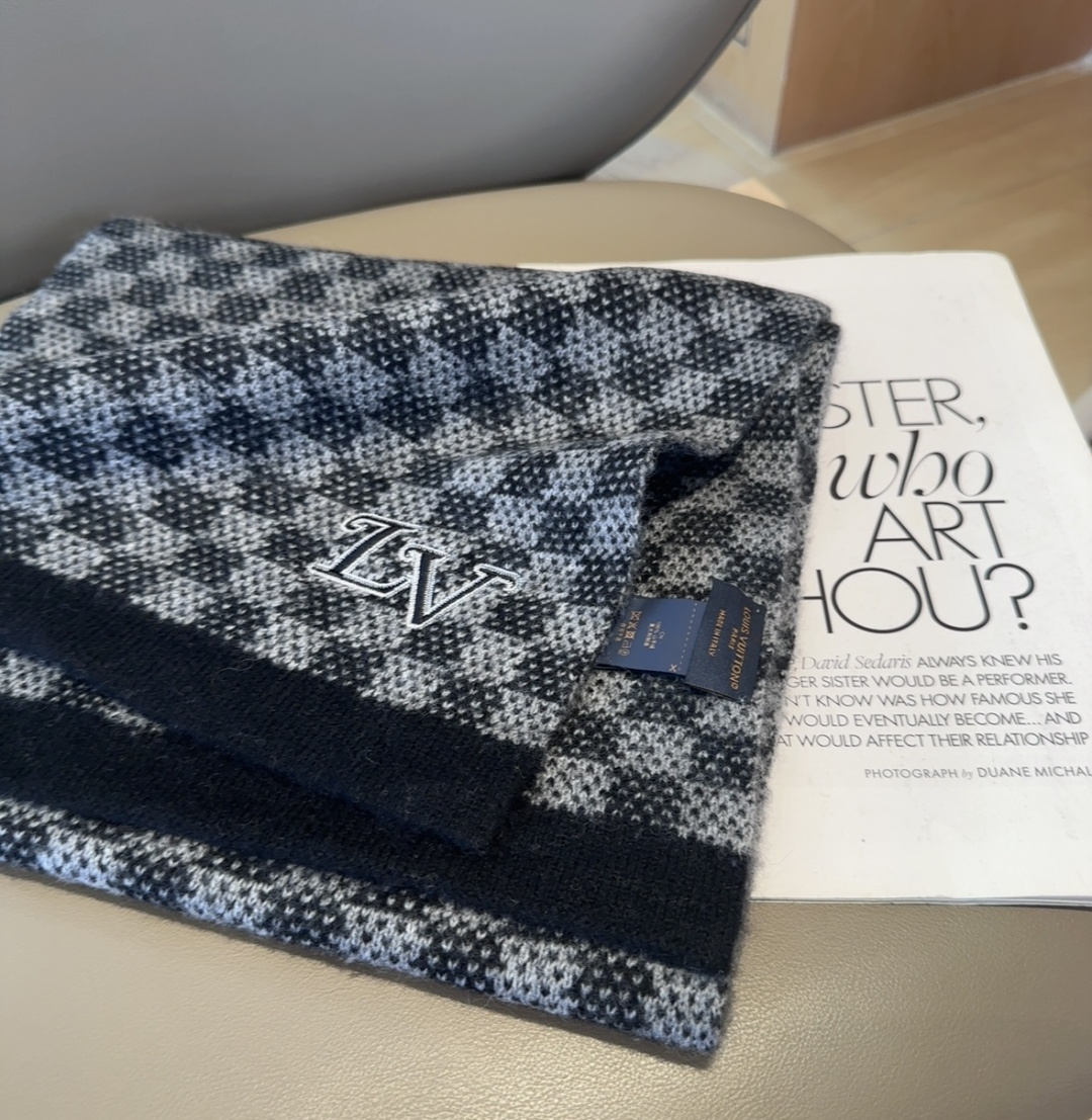 爆款上新 情侣款👍👍LV 独家牛货🐂 奢华尽在尺寸之间，高端品质‼️具有超高羊绒品质才会被此品牌青睐‼️