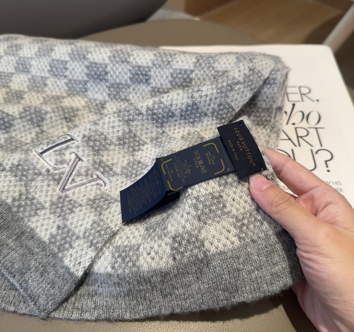 爆款上新 情侣款👍👍LV 独家牛货🐂 奢华尽在尺寸之间，高端品质‼️具有超高羊绒品质才会被此品牌青睐‼️