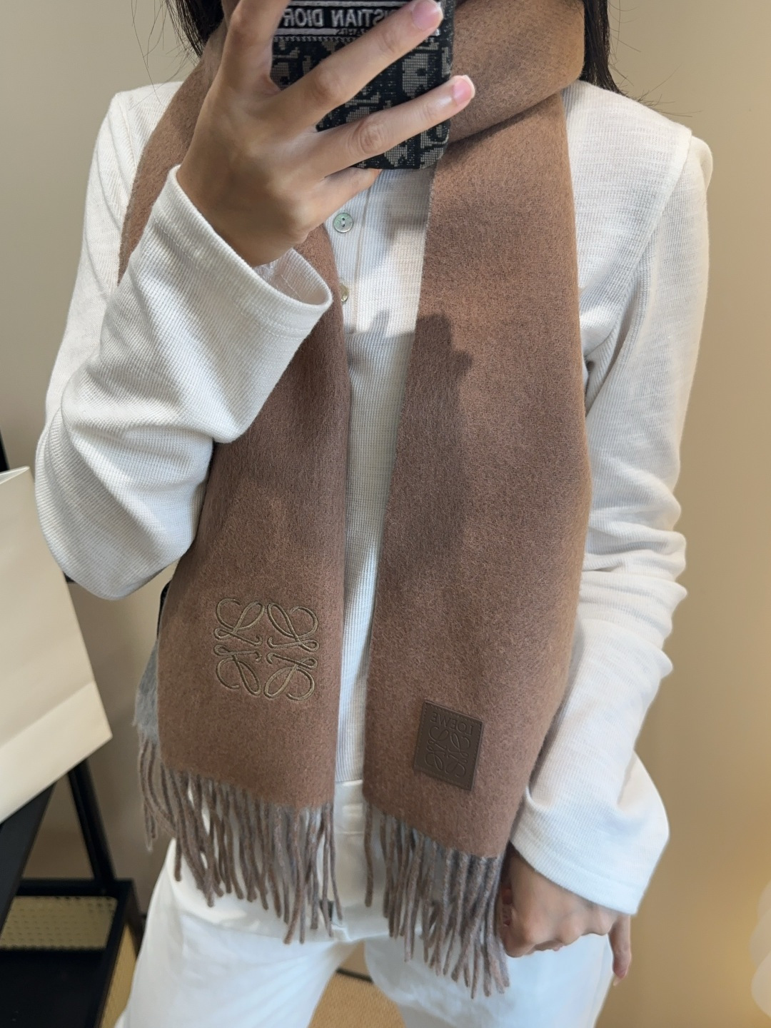 罗意威情侣款 美到要尖叫😱最新款🎊英伦欧美范儿 又是一款即时尚又实用的大围巾&长巾，🎆撞色的颜色搭配很协