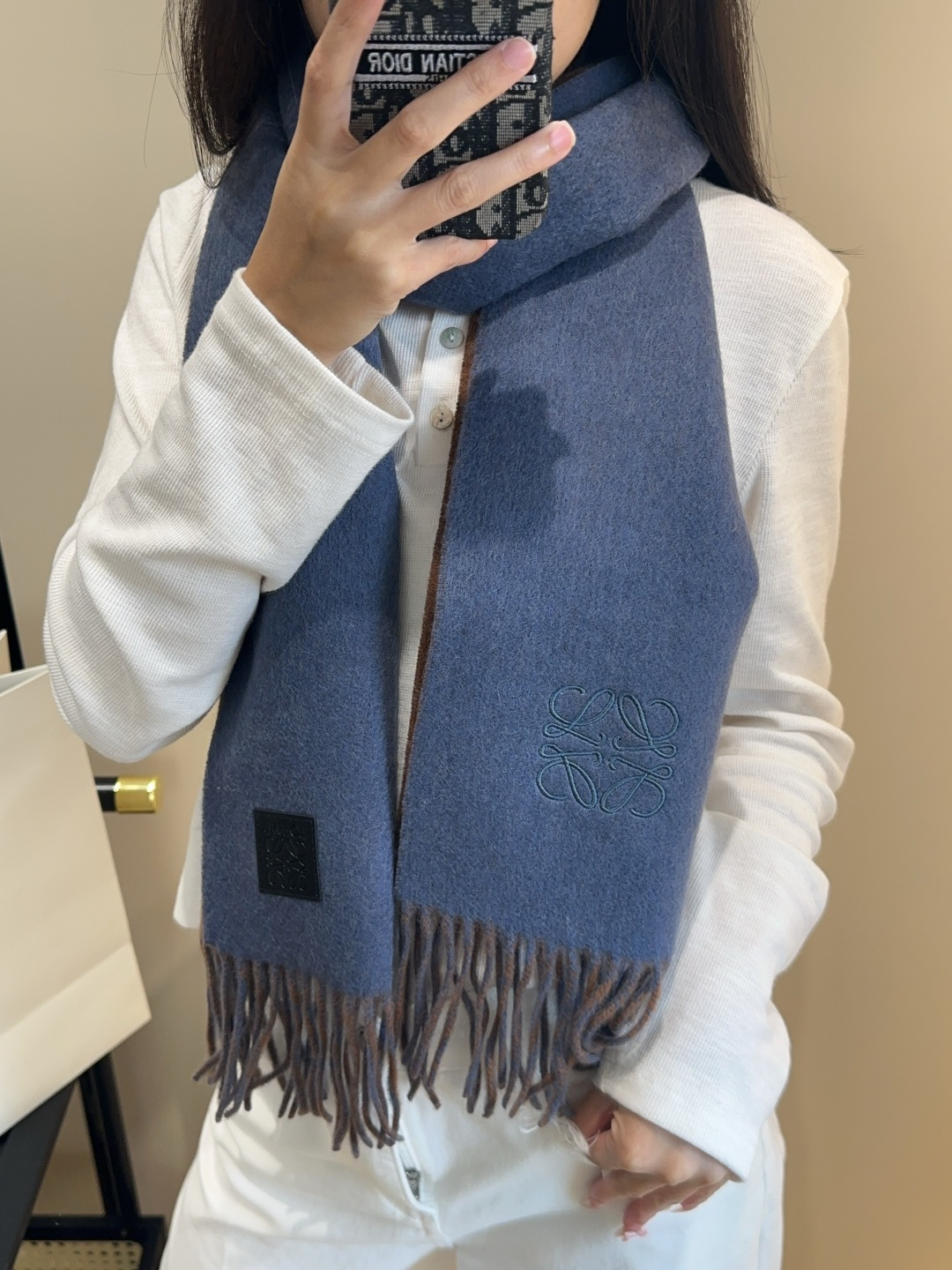 罗意威情侣款 美到要尖叫😱最新款🎊英伦欧美范儿 又是一款即时尚又实用的大围巾&长巾，🎆撞色的颜色搭配很协