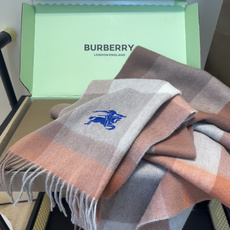 Burberry · 巴宝莉围巾❗️好看的要疯掉了,太有型太有魅力了❗️❗️非常斯文时尚的秋冬单品!真的 Burberry · 巴宝莉围巾❗️好看的要疯掉了,太有型太有魅力了❗️❗️非常斯文时尚的秋冬单品!真的