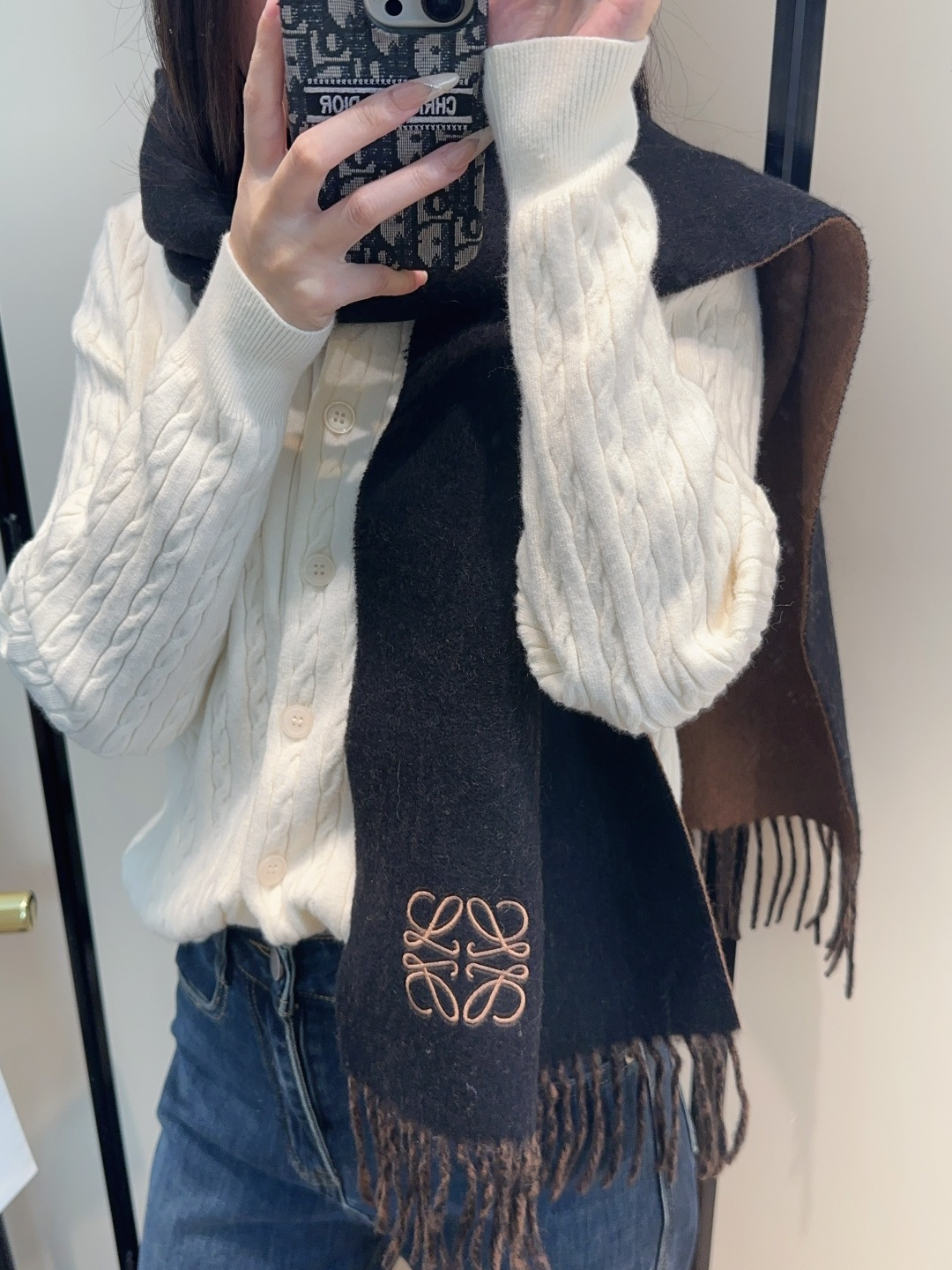 罗意威情侣款 美到要尖叫😱最新款🎊英伦欧美范儿 又是一款即时尚又实用的大围巾&长巾，🎆撞色的颜色搭配很协