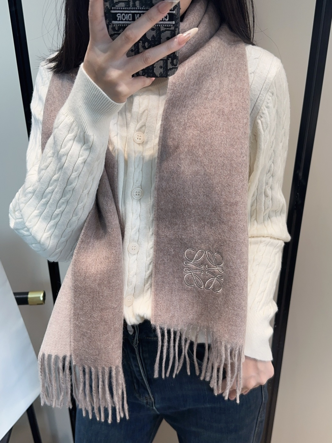 罗意威情侣款 美到要尖叫😱最新款🎊英伦欧美范儿 又是一款即时尚又实用的大围巾&长巾，🎆撞色的颜色搭配很协