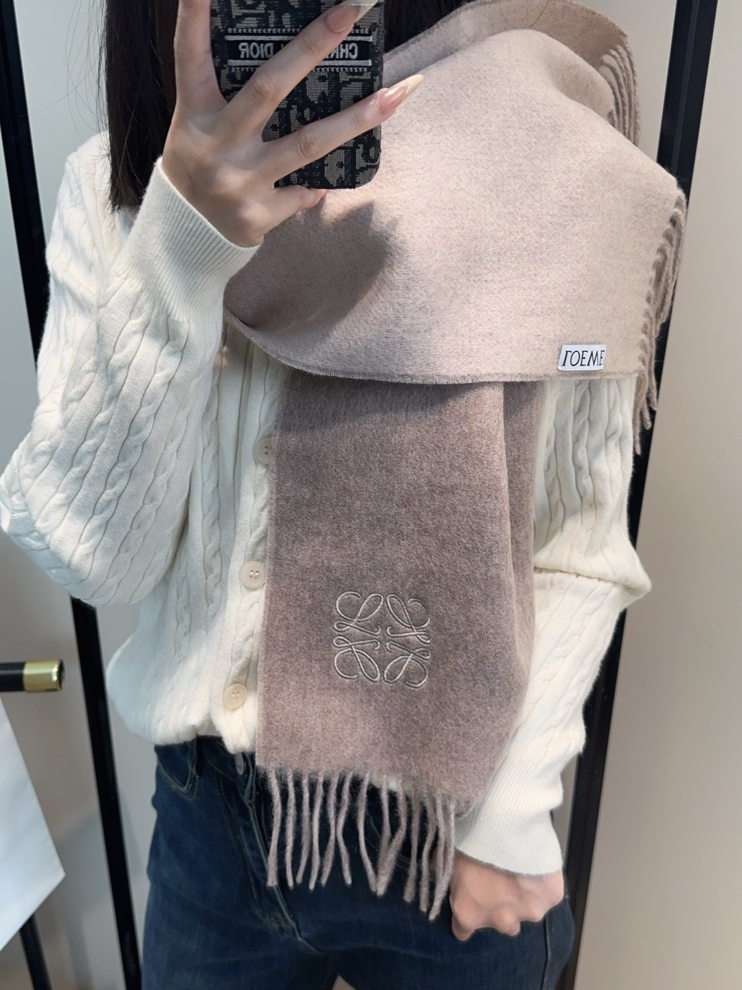 罗意威情侣款 美到要尖叫😱最新款🎊英伦欧美范儿 又是一款即时尚又实用的大围巾&长巾，🎆撞色的颜色搭配很协