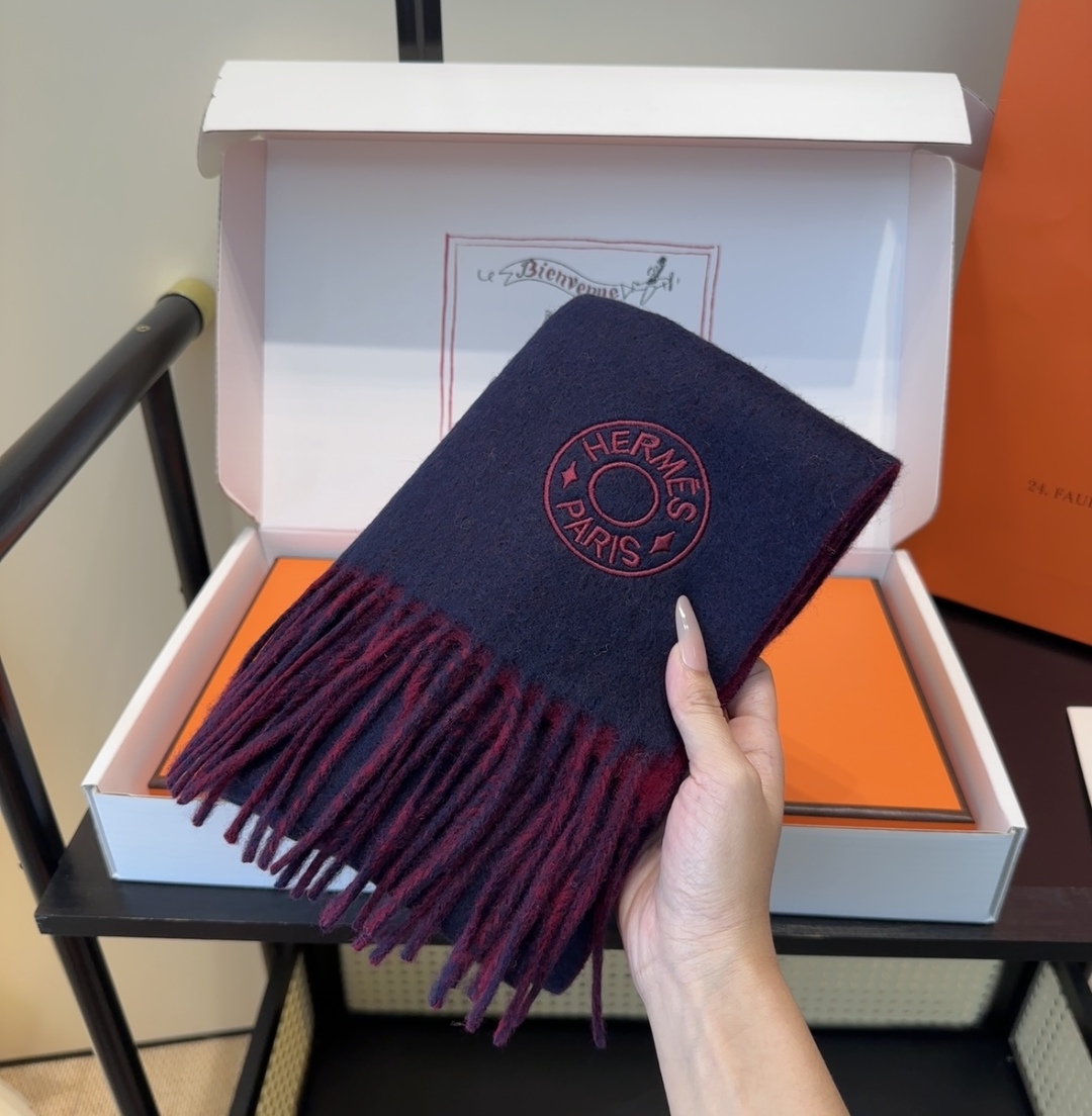 2025年Hermes · 爱马仕，难得一见的温柔配色，低调又不失优雅❗️】重点推荐❗️双边配色，一条围