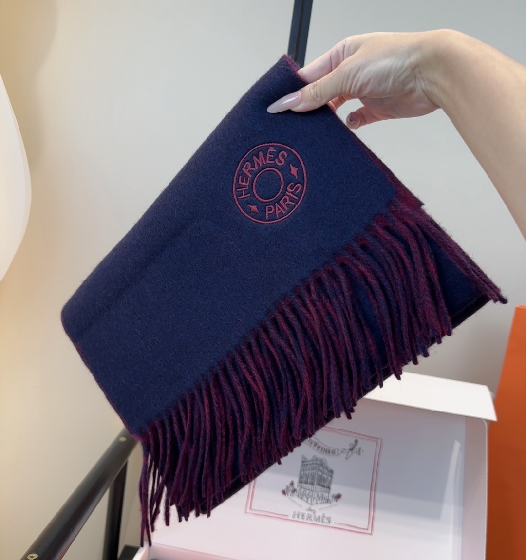 2025年Hermes · 爱马仕，难得一见的温柔配色，低调又不失优雅❗️】重点推荐❗️双边配色，一条围