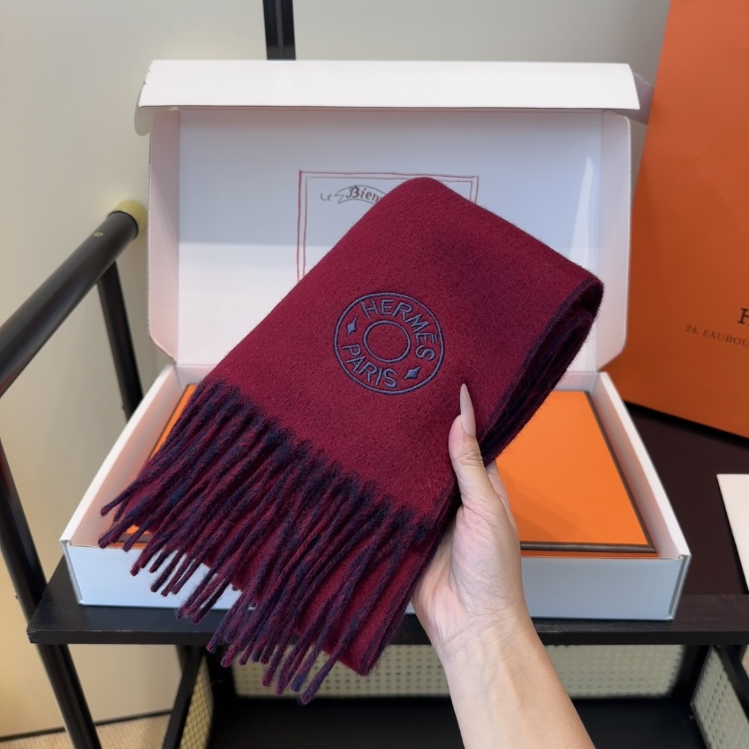 2025年Hermes · 爱马仕，难得一见的温柔配色，低调又不失优雅❗️】重点推荐❗️双边配色，一条围