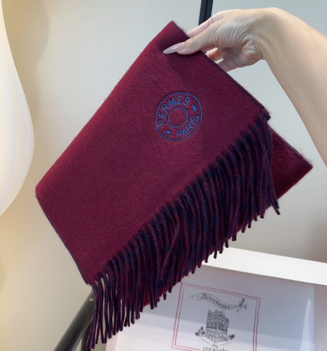 2025年Hermes · 爱马仕，难得一见的温柔配色，低调又不失优雅❗️】重点推荐❗️双边配色，一条围