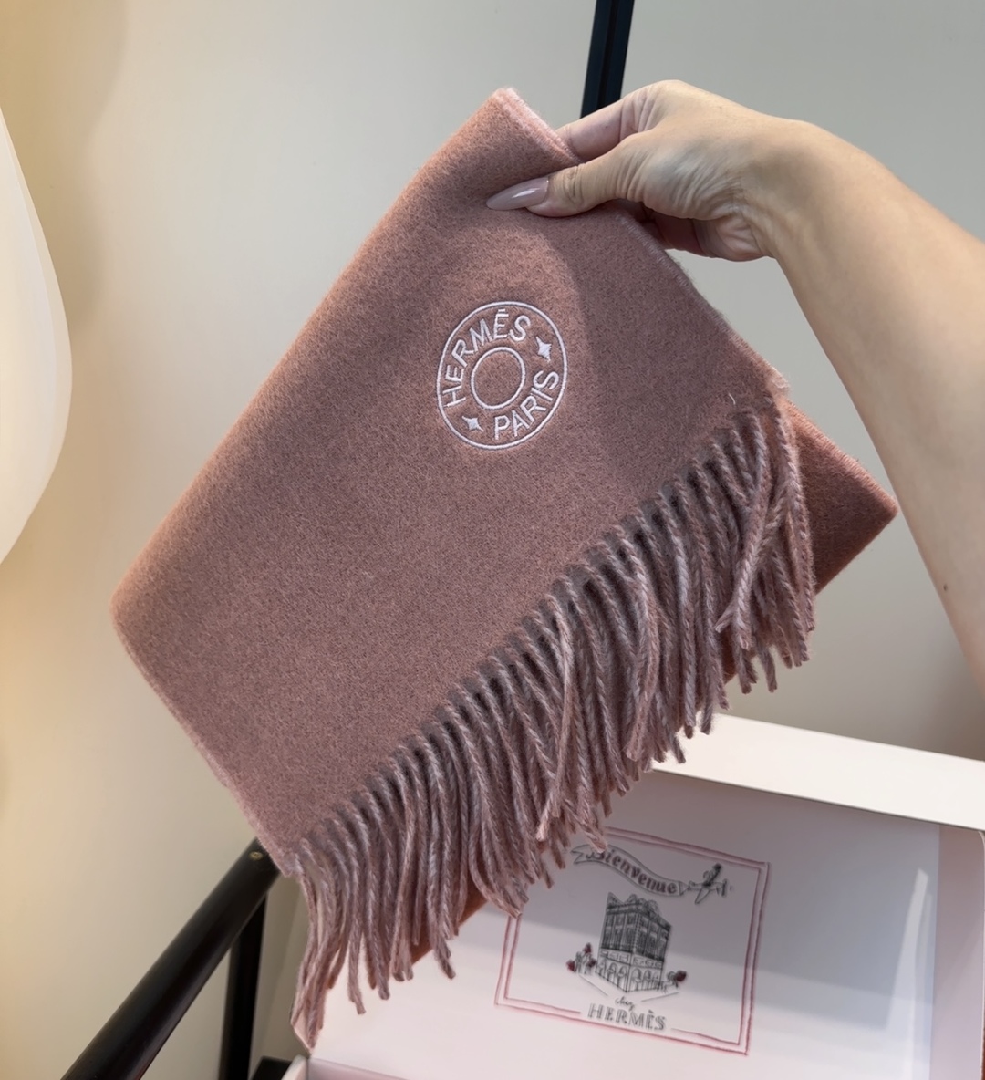 2025年Hermes · 爱马仕，难得一见的温柔配色，低调又不失优雅❗️】重点推荐❗️双边配色，一条围