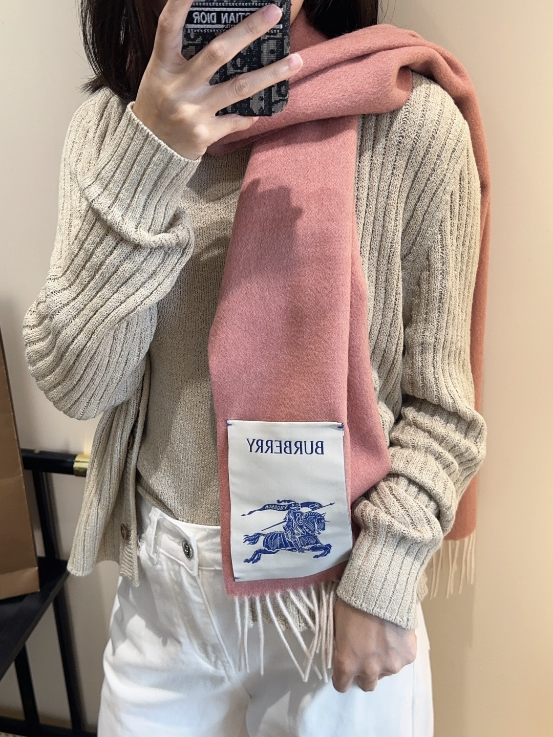 Burberry · 巴宝莉围巾❗️好看的要疯掉了，太有型太有魅力了❗️❗️非常斯文时尚的秋冬单品！真的