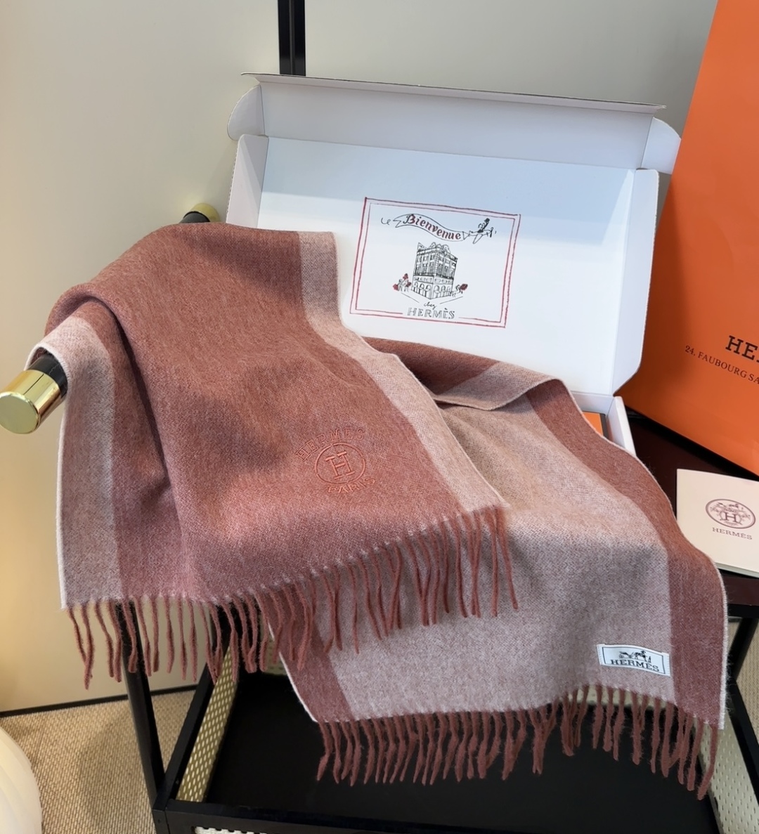 2025年Hermes · 爱马仕，难得一见的温柔配色，低调又不失优雅❗️】重点推荐❗️双边配色，一条围