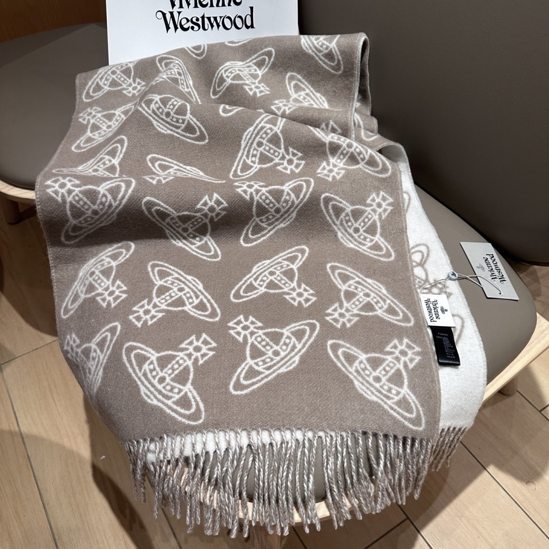 𝐢𝐯𝐢𝐞𝐧𝐧𝐞 𝐖𝐞𝐬𝐭𝐰𝐨𝐨𝐝🪐✨经典大土星围巾 vivienne westwood西太后土星 英国时