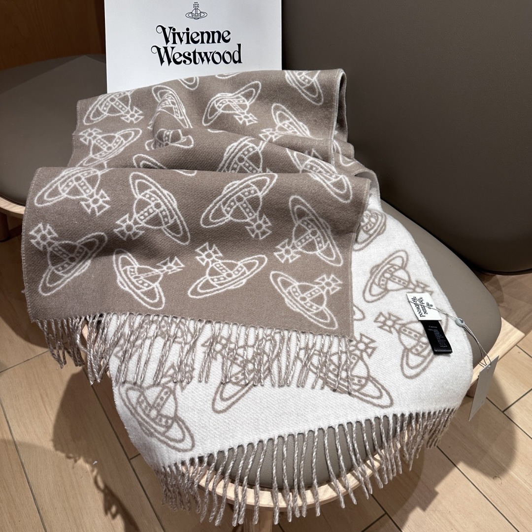 𝐢𝐯𝐢𝐞𝐧𝐧𝐞 𝐖𝐞𝐬𝐭𝐰𝐨𝐨𝐝🪐✨经典大土星围巾 vivienne westwood西太后土星 英国时