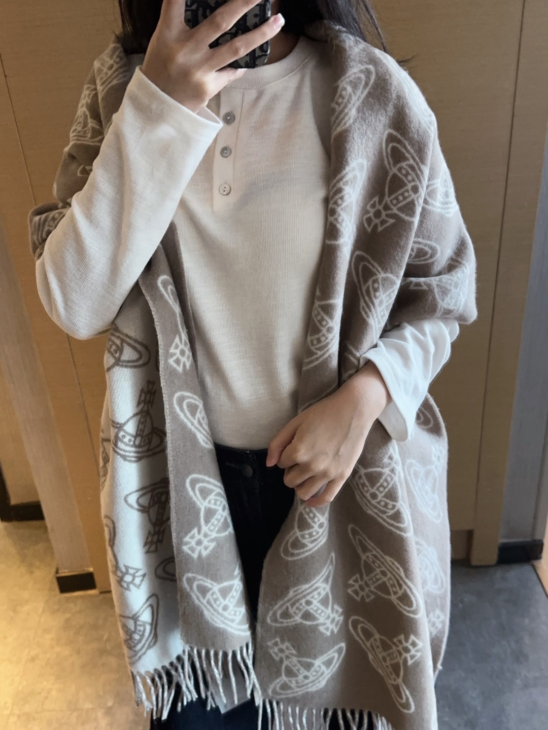 𝐢𝐯𝐢𝐞𝐧𝐧𝐞 𝐖𝐞𝐬𝐭𝐰𝐨𝐨𝐝🪐✨经典大土星围巾 vivienne westwood西太后土星 英国时