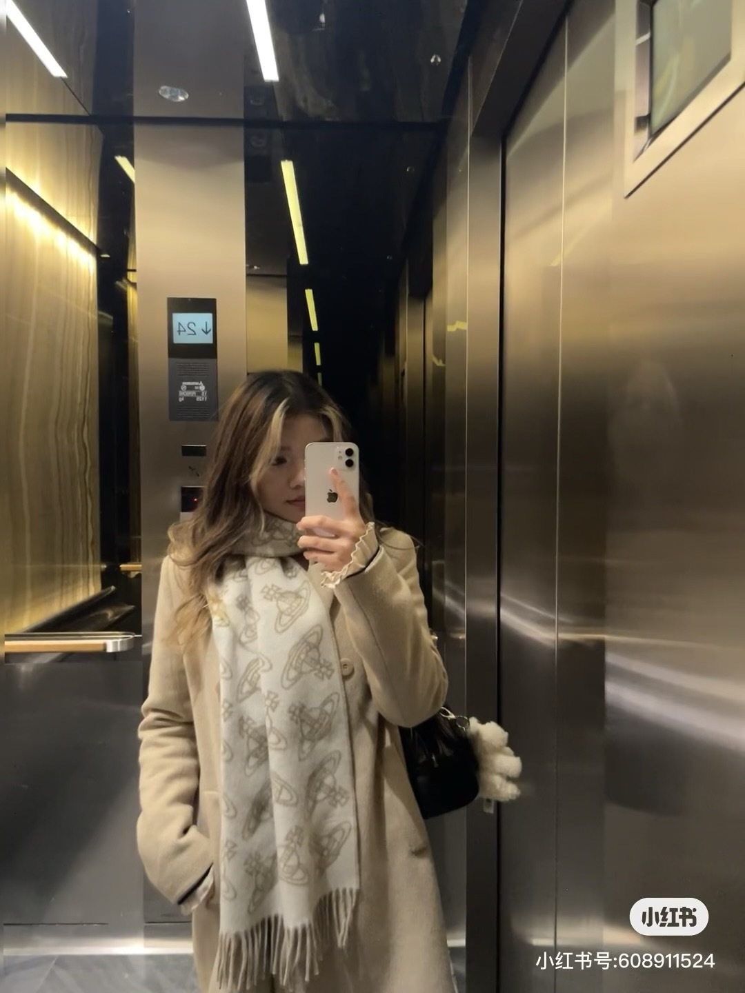 𝐢𝐯𝐢𝐞𝐧𝐧𝐞 𝐖𝐞𝐬𝐭𝐰𝐨𝐨𝐝🪐✨经典大土星围巾 vivienne westwood西太后土星 英国时