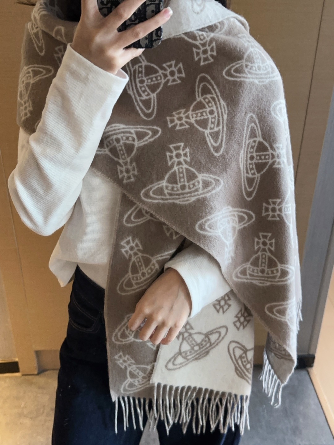 𝐢𝐯𝐢𝐞𝐧𝐧𝐞 𝐖𝐞𝐬𝐭𝐰𝐨𝐨𝐝🪐✨经典大土星围巾 vivienne westwood西太后土星 英国时