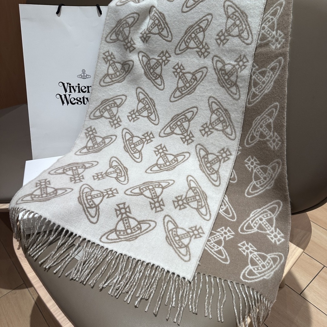 𝐢𝐯𝐢𝐞𝐧𝐧𝐞 𝐖𝐞𝐬𝐭𝐰𝐨𝐨𝐝🪐✨经典大土星围巾 vivienne westwood西太后土星 英国时
