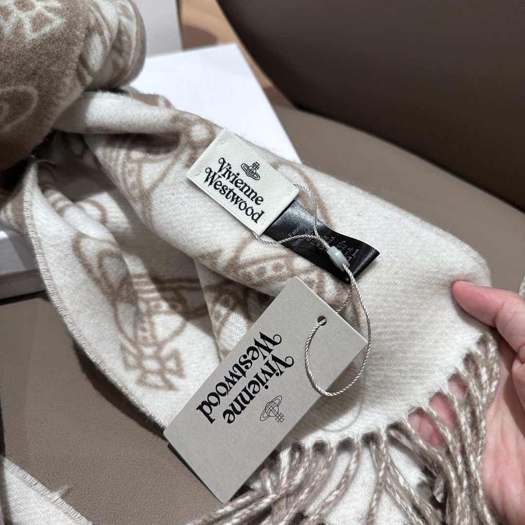 𝐢𝐯𝐢𝐞𝐧𝐧𝐞 𝐖𝐞𝐬𝐭𝐰𝐨𝐨𝐝🪐✨经典大土星围巾 vivienne westwood西太后土星 英国时