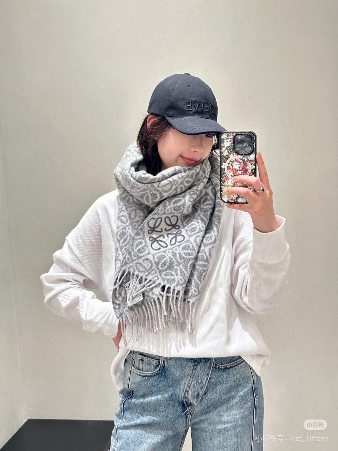 高版植绒版本 · LOEWE罗意威新款最火围巾，双面羊毛和羊绒围巾，角落饰有 Anagram 簇绒刺绣L