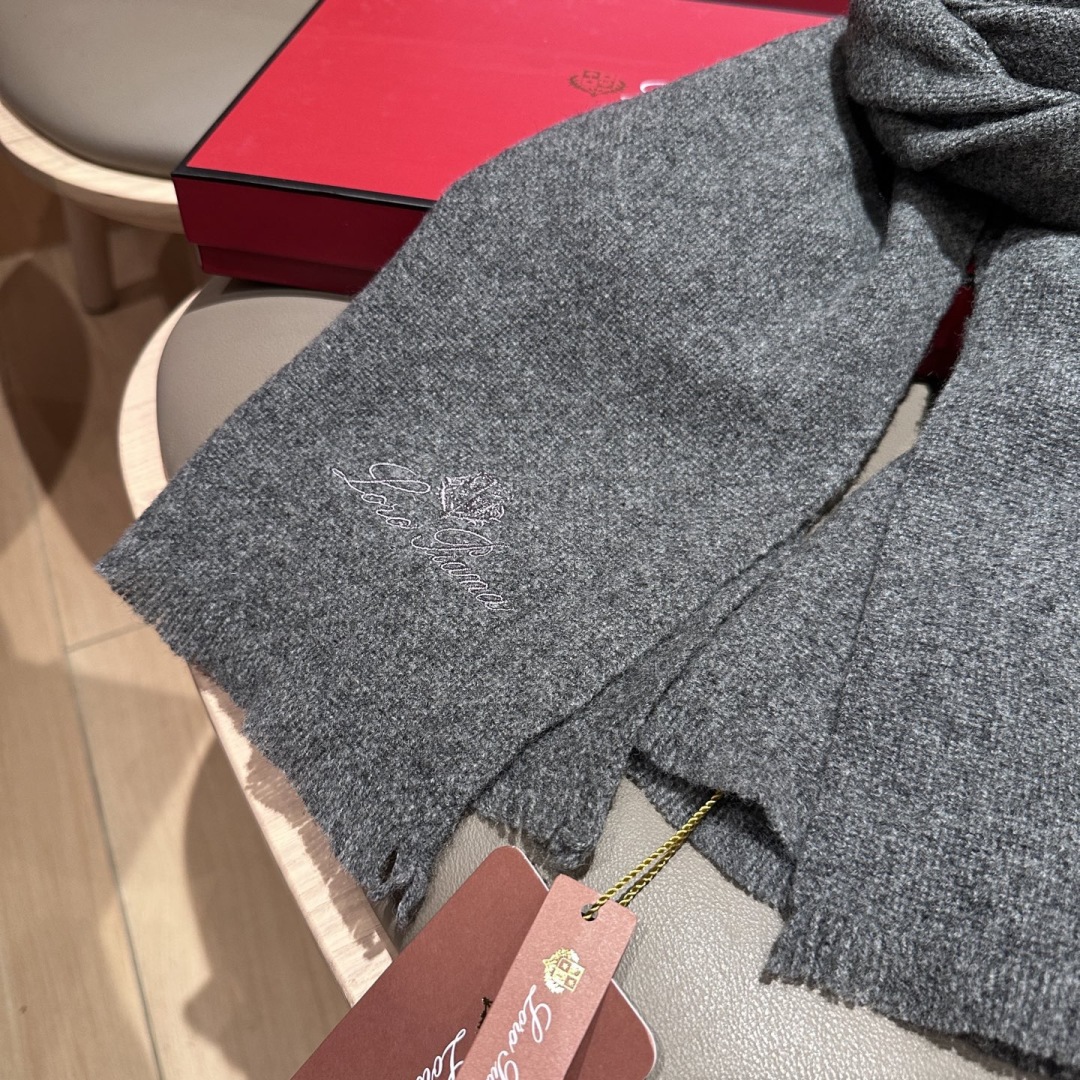 🆕Loro Piana · 【贸易公司尾单，极品山羊绒围巾披肩】送人自留都太高大上了😍重磅上新，爆款爆款