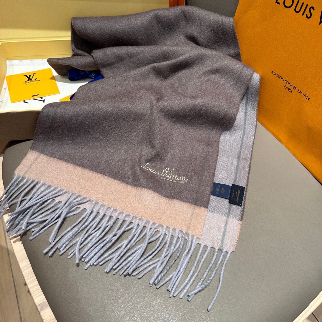 【▪️家属福利来了！！Lv 高端重磅围巾！】怒赞推荐，激动~！！下手绝对要快，同工艺难度大，超级无敌软糯