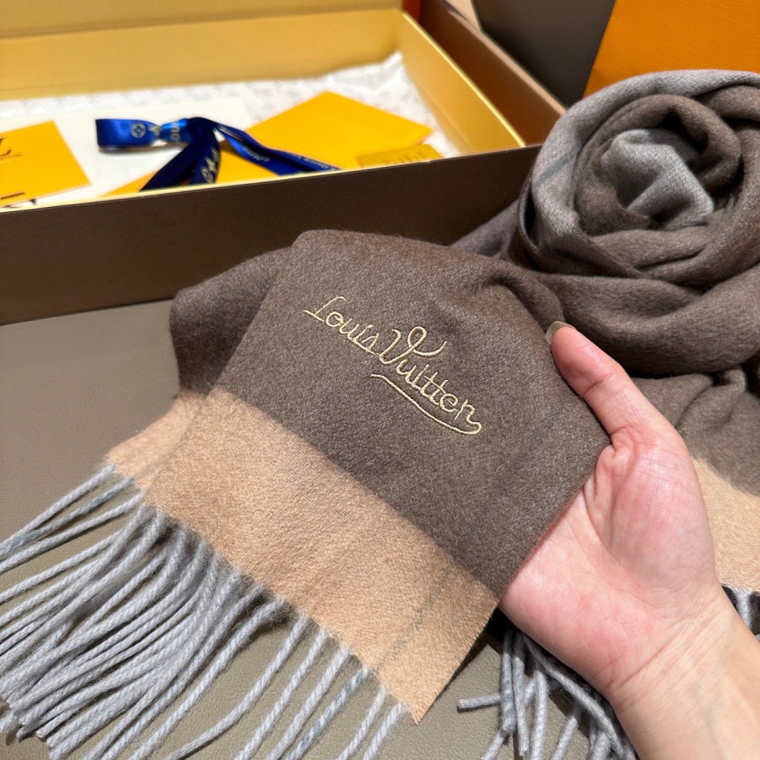 【▪️家属福利来了！！Lv 高端重磅围巾！】怒赞推荐，激动~！！下手绝对要快，同工艺难度大，超级无敌软糯