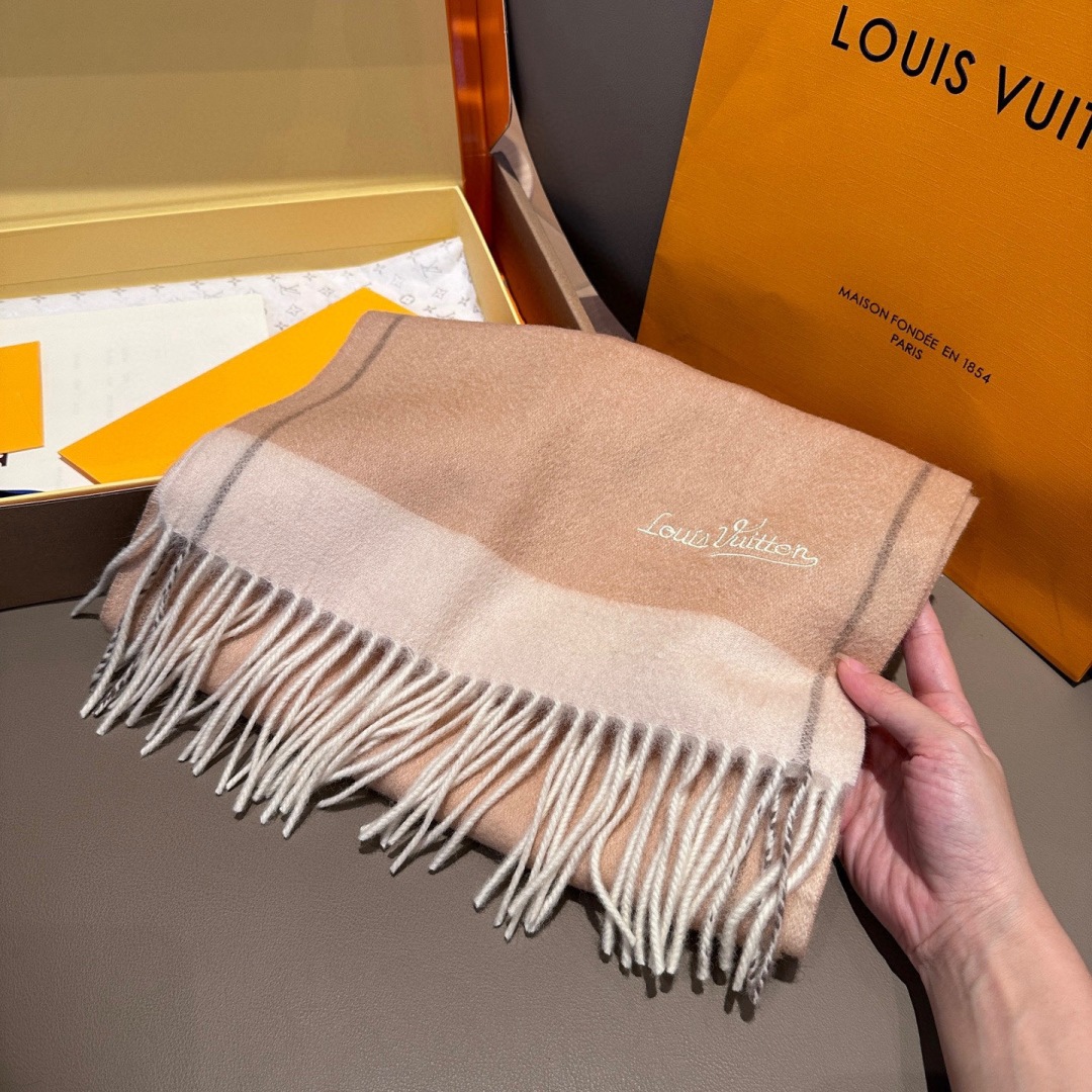 【▪️家属福利来了！！Lv 高端重磅围巾！】怒赞推荐，激动~！！下手绝对要快，同工艺难度大，超级无敌软糯