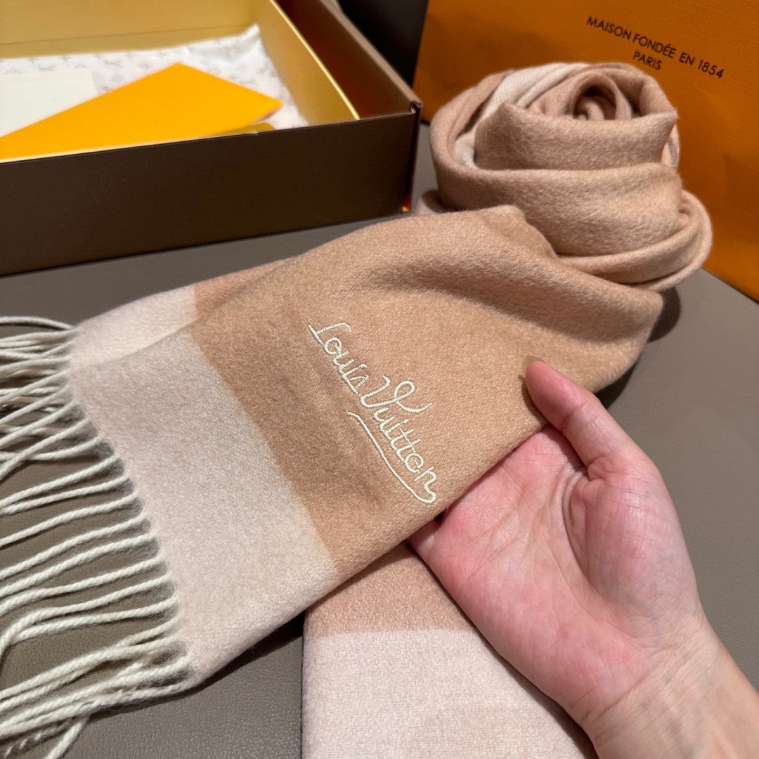 【▪️家属福利来了！！Lv 高端重磅围巾！】怒赞推荐，激动~！！下手绝对要快，同工艺难度大，超级无敌软糯