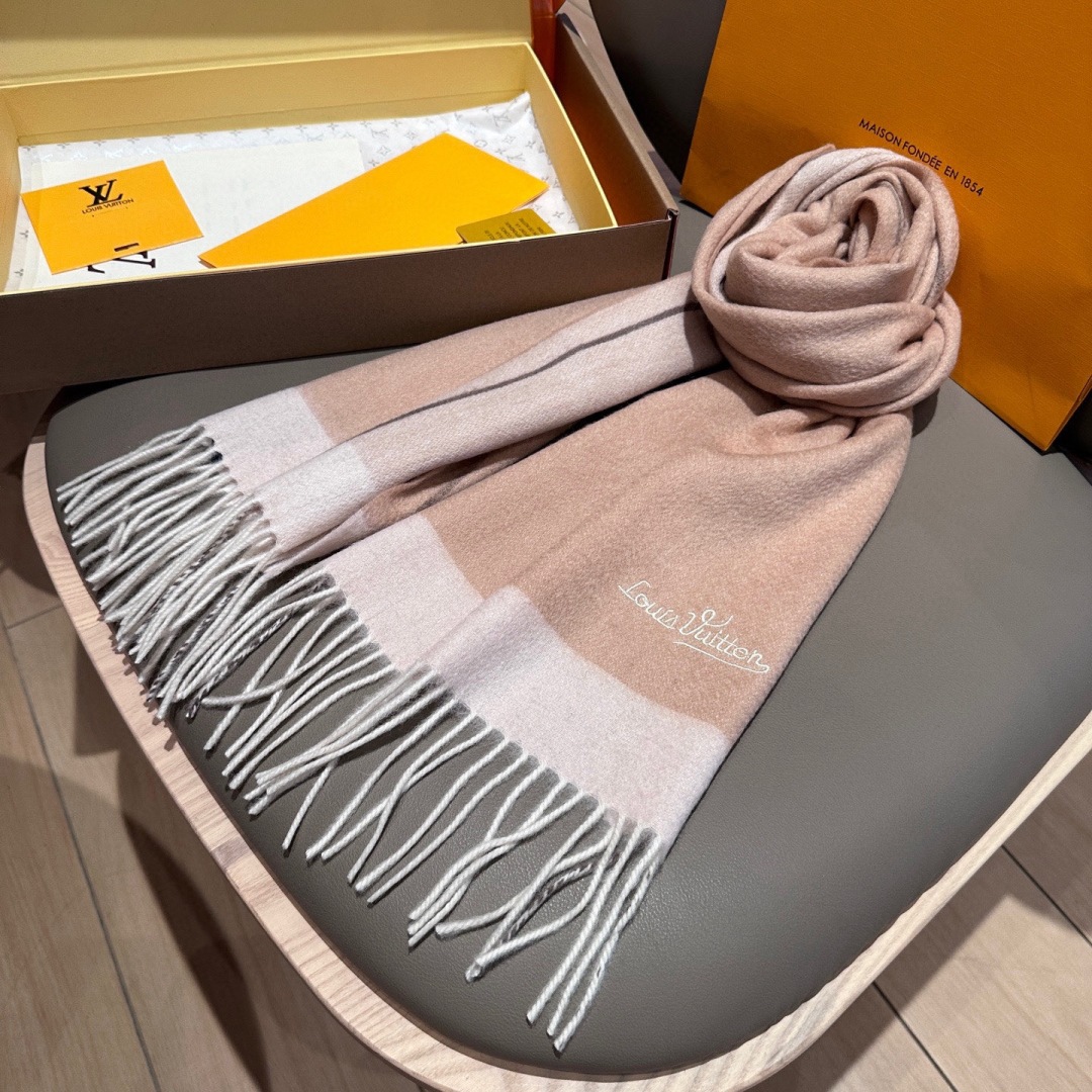 【▪️家属福利来了！！Lv 高端重磅围巾！】怒赞推荐，激动~！！下手绝对要快，同工艺难度大，超级无敌软糯