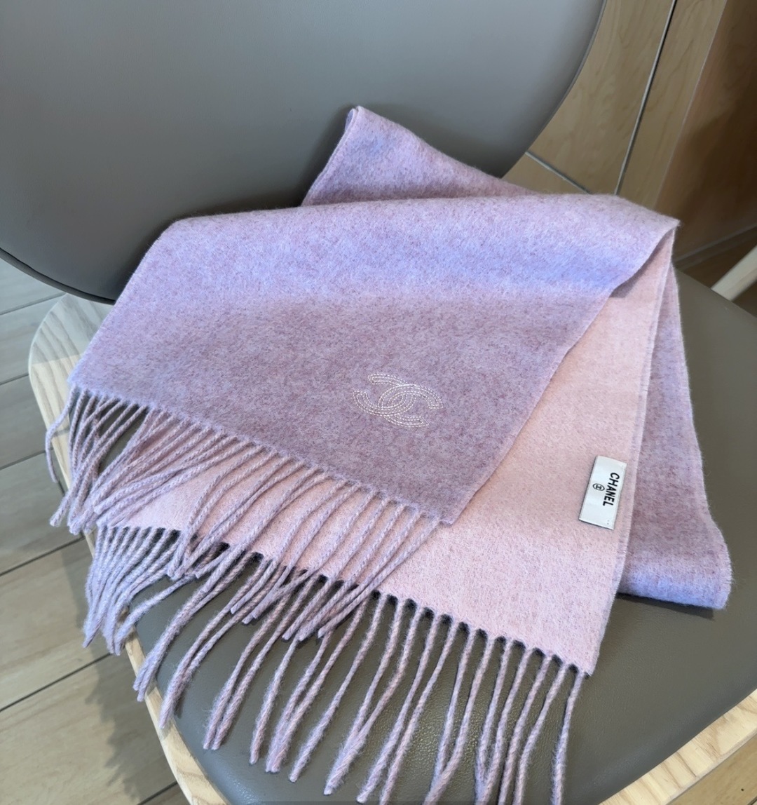 【▪Chanel · 香奈儿难得一见的温柔配色，超级迷恋❗️气质低调恬静又不失优雅❗️】重点推荐❗️高级