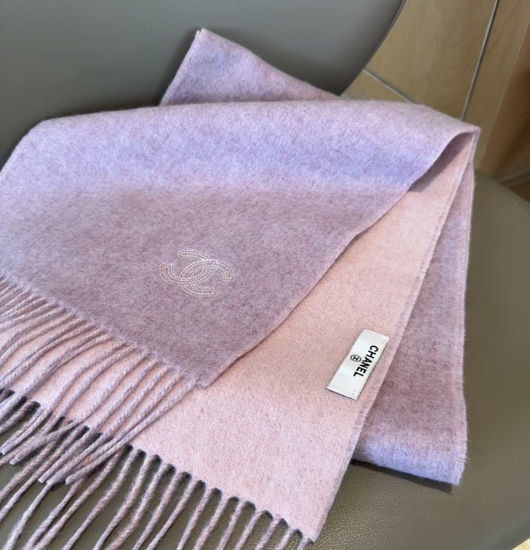 【▪Chanel · 香奈儿难得一见的温柔配色，超级迷恋❗️气质低调恬静又不失优雅❗️】重点推荐❗️高级