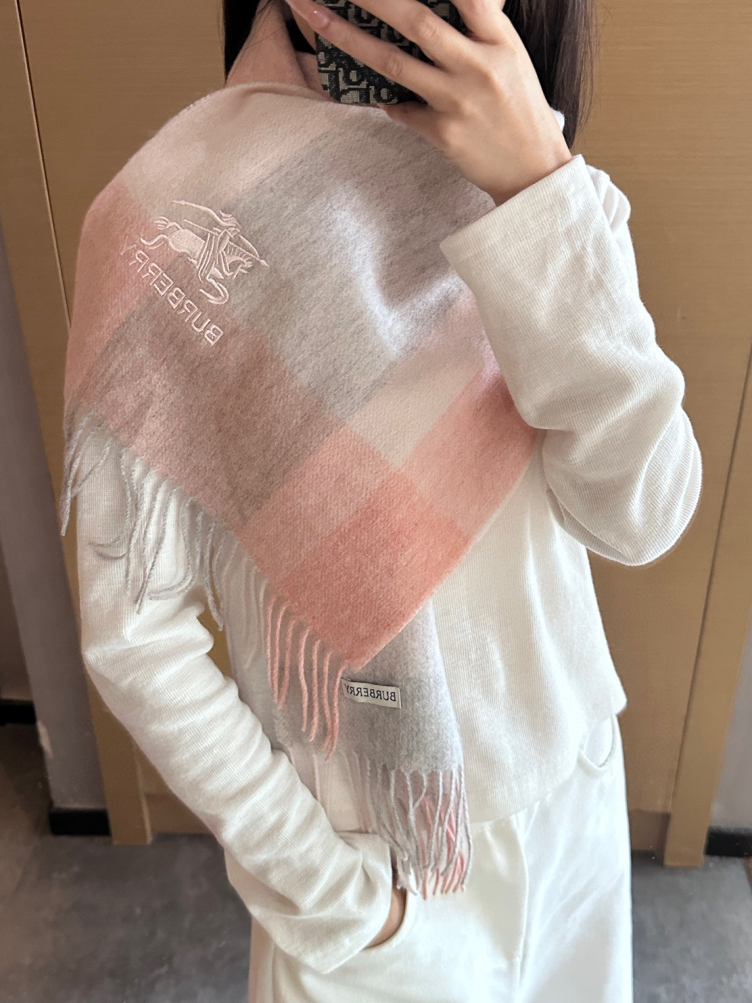 Burberry · 巴宝莉围巾❗️好看的要疯掉了，太有型太有魅力了❗️❗️非常斯文时尚的秋冬单品！真的