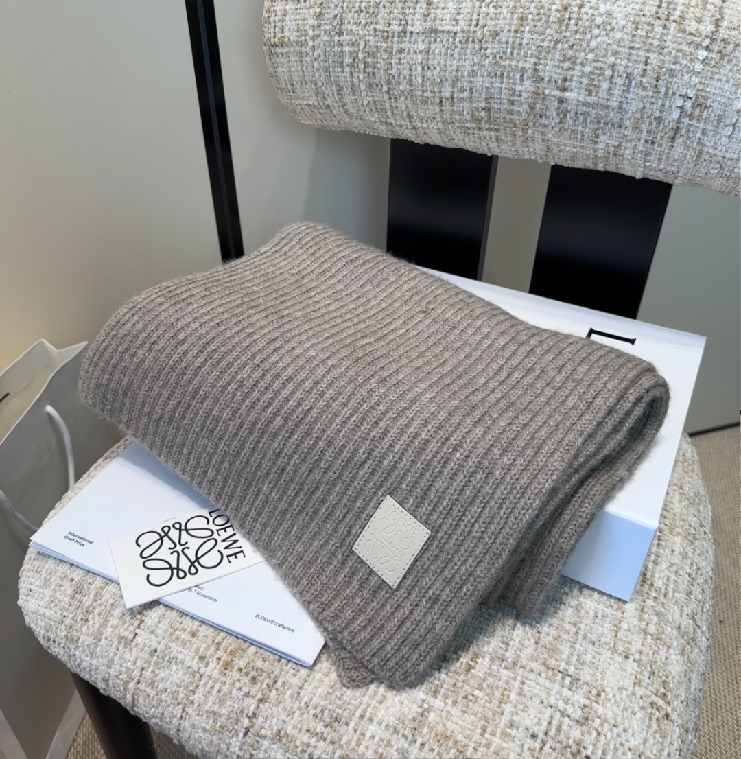 罗意威难得一见的针织单品，温柔配色，超级迷恋❗️气质低调恬静又不失优雅❗️】重点推荐❗️一秒心动啊！！！