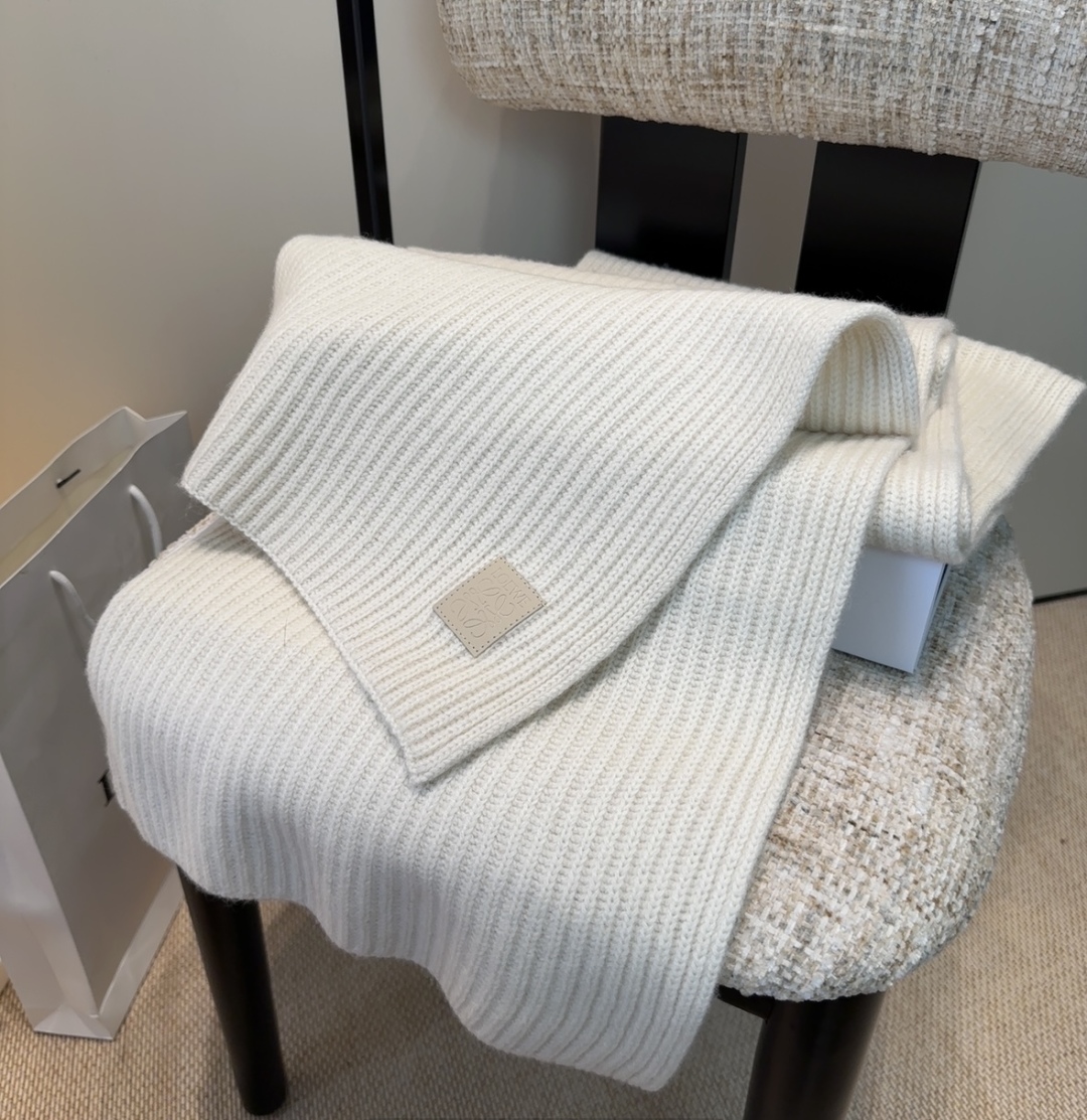 罗意威难得一见的针织单品，温柔配色，超级迷恋❗️气质低调恬静又不失优雅❗️】重点推荐❗️一秒心动啊！！！