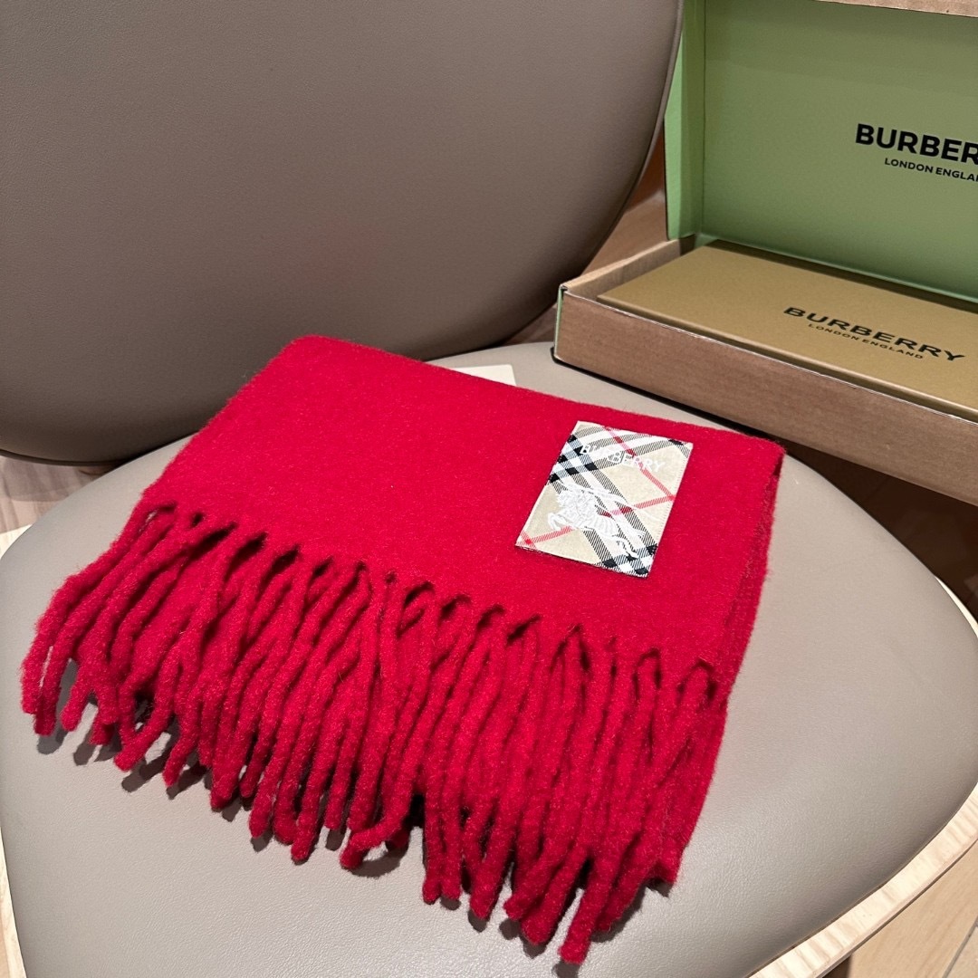 ▪❤️️巴宝莉超美新款马海毛围巾！超级推荐入手！】质感好货！主打的马海毛围巾~据说超难买哦！！打了好多次