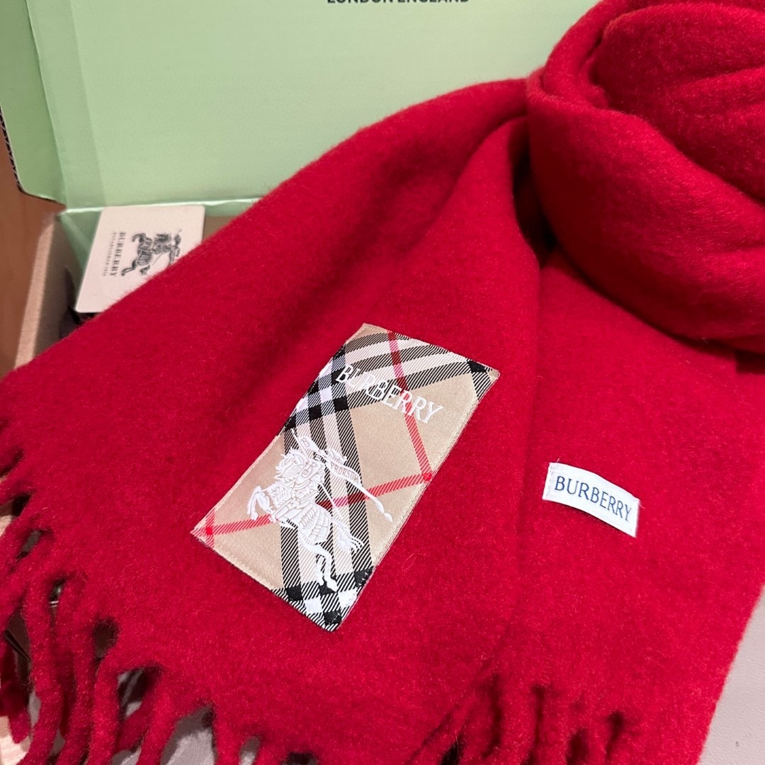 ▪❤️️巴宝莉超美新款马海毛围巾！超级推荐入手！】质感好货！主打的马海毛围巾~据说超难买哦！！打了好多次