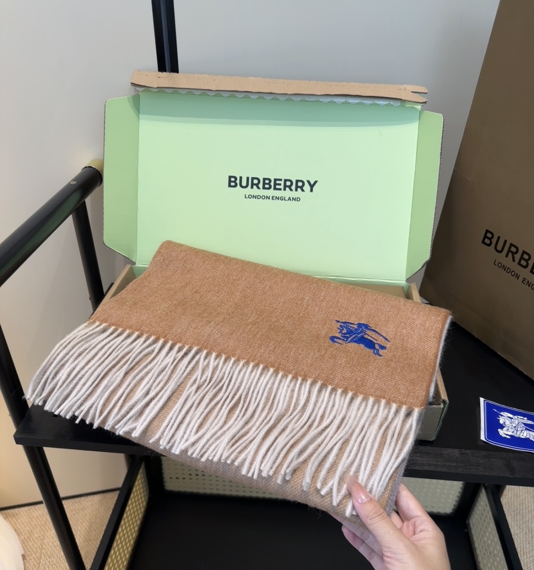 【▪️家属福利来了！！巴宝莉高端重磅男士围巾！】怒赞推荐，激动~！！下手绝对要快，同步专柜，最高端的男士