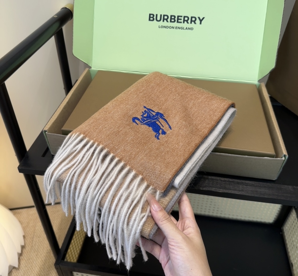 【▪️家属福利来了！！巴宝莉高端重磅男士围巾！】怒赞推荐，激动~！！下手绝对要快，同步专柜，最高端的男士